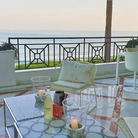 Luxury Frontal In Doncella Apartment