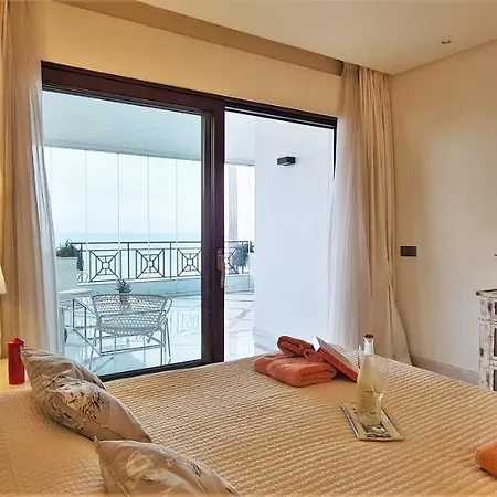 Luxury Frontal In Doncella Εστεπόνα